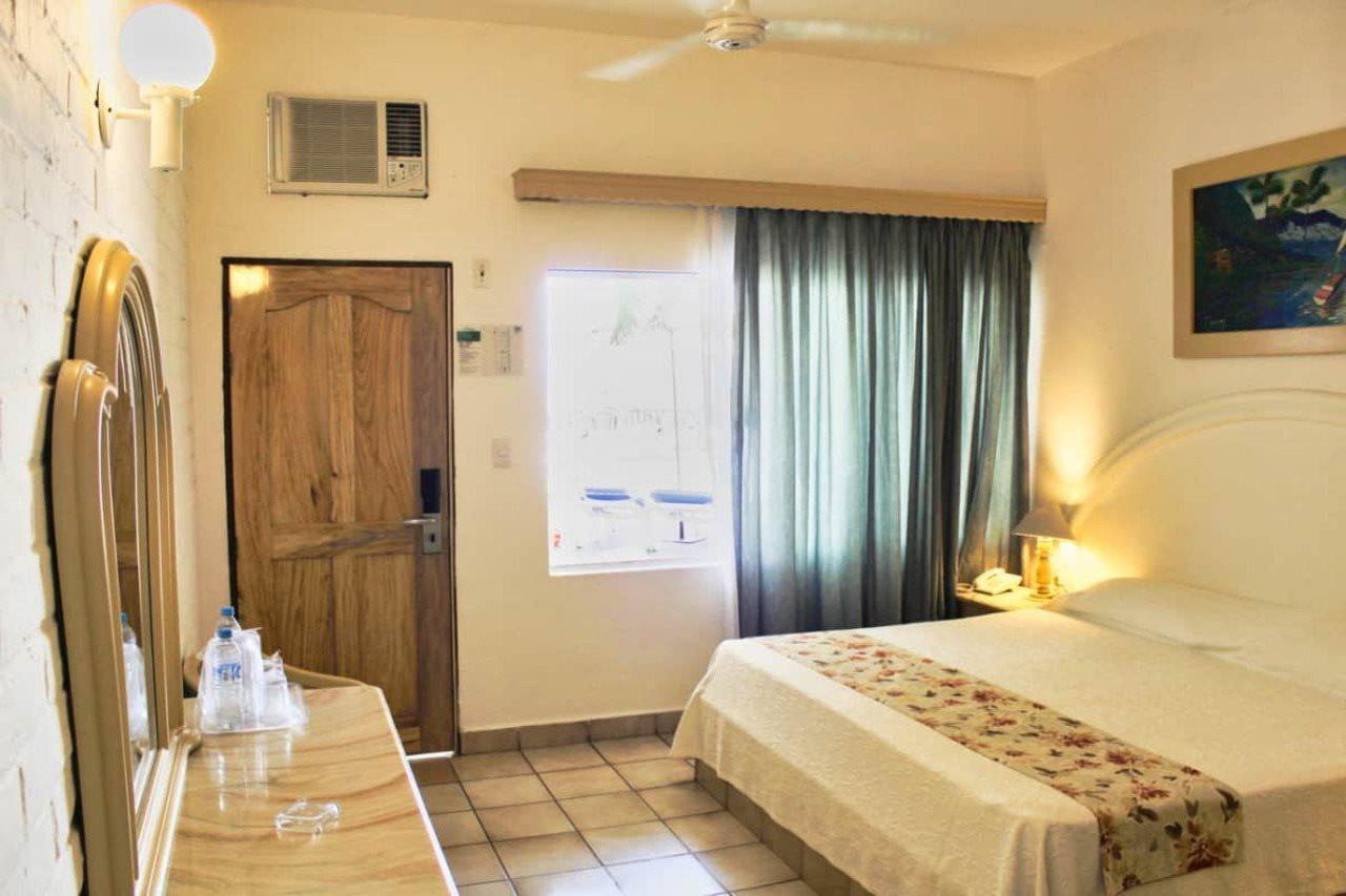 Tropicana Hotel Puerto Vallarta Bagian luar foto