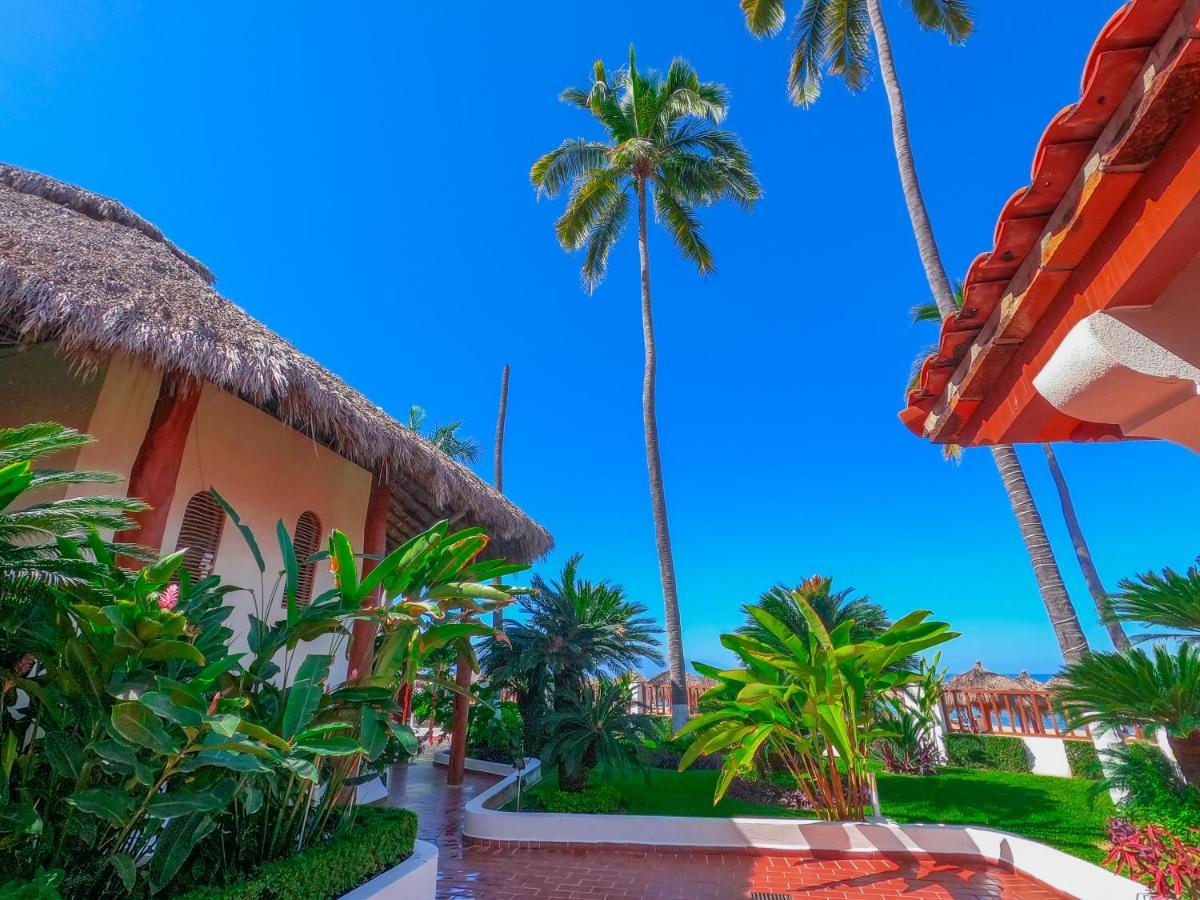 Tropicana Hotel Puerto Vallarta Bagian luar foto
