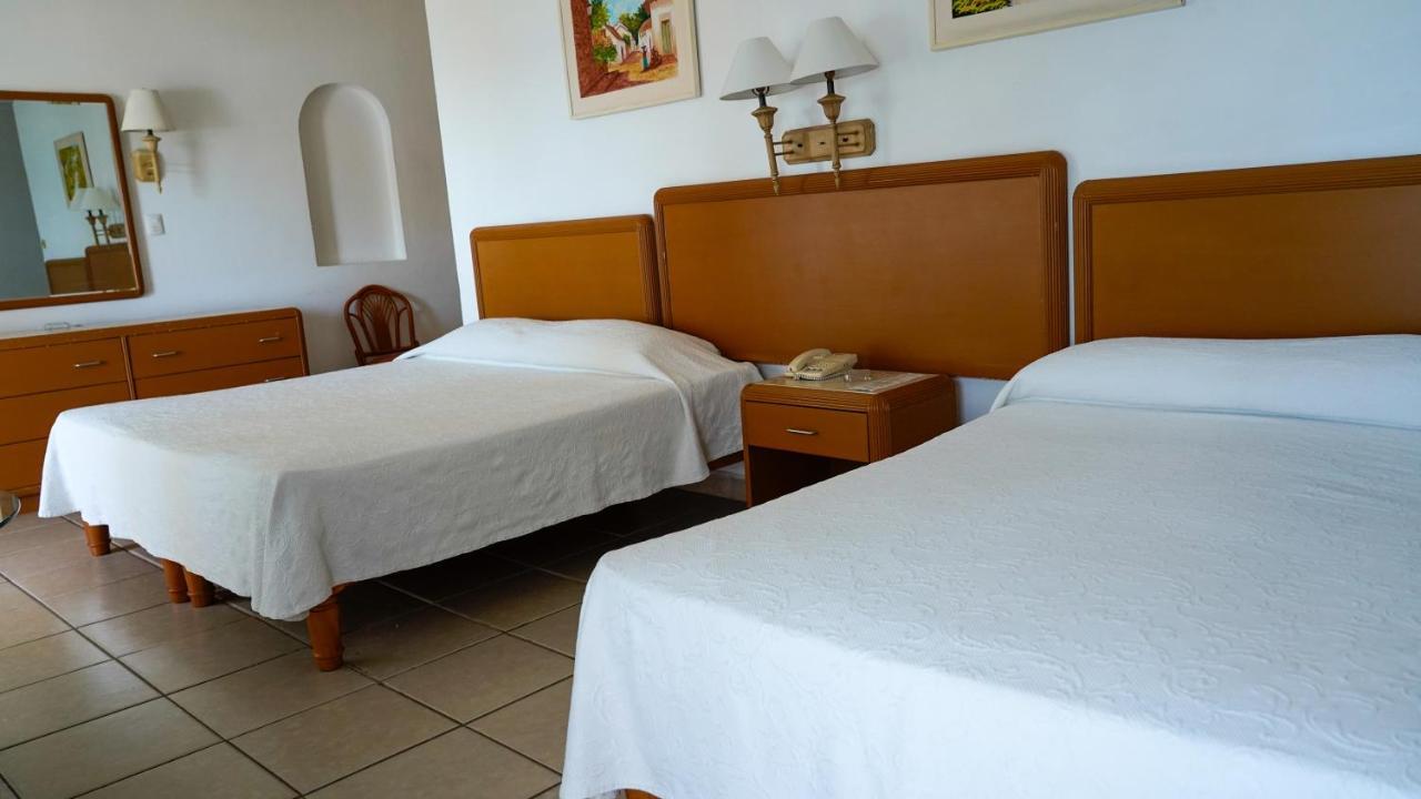 Tropicana Hotel Puerto Vallarta Bagian luar foto