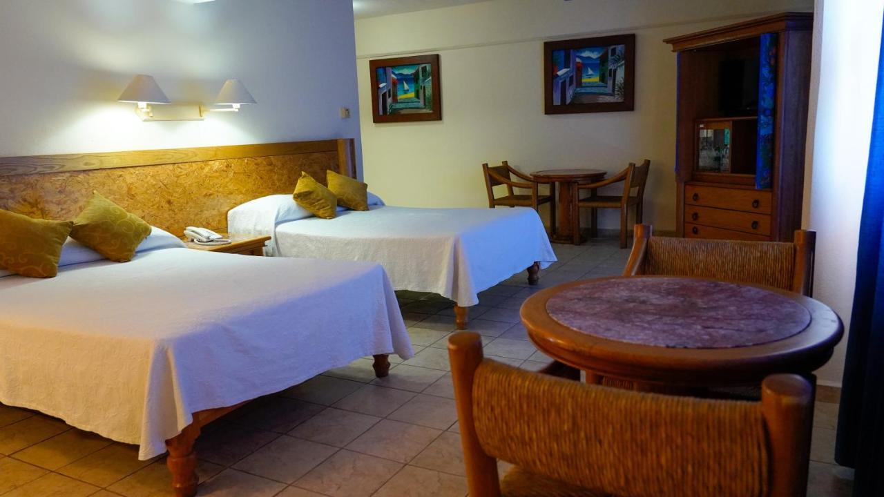 Tropicana Hotel Puerto Vallarta Bagian luar foto