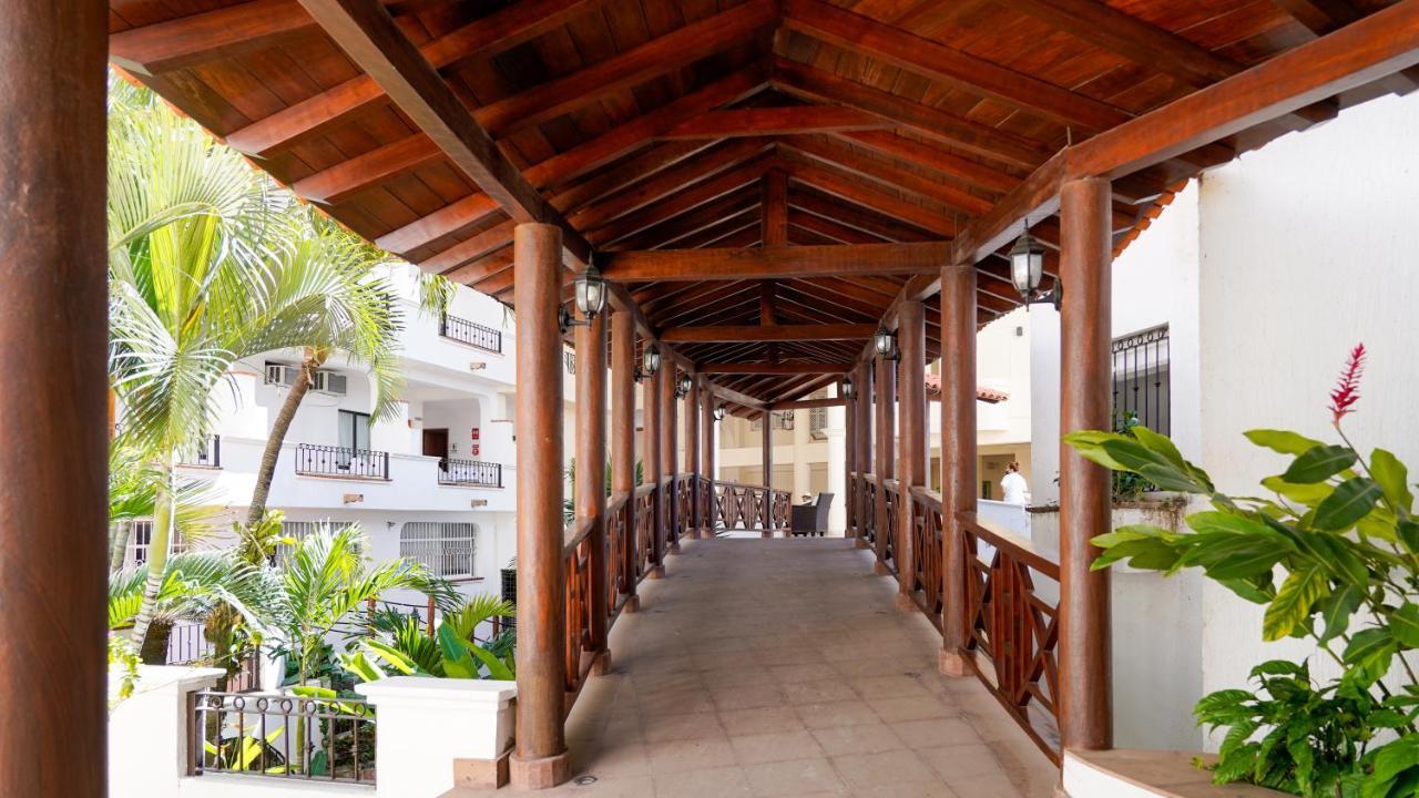 Tropicana Hotel Puerto Vallarta Bagian luar foto