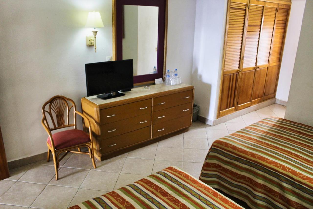 Tropicana Hotel Puerto Vallarta Bagian luar foto