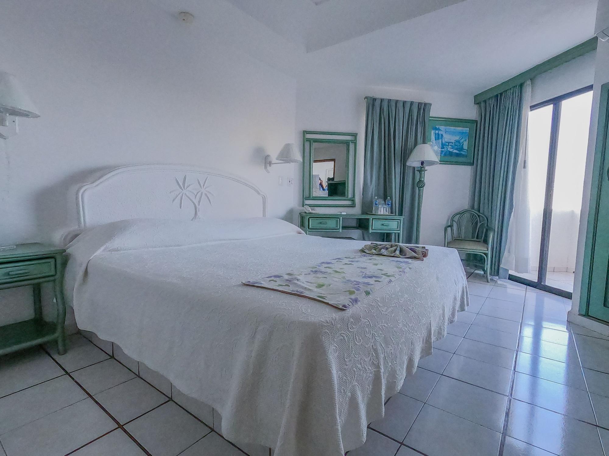 Tropicana Hotel Puerto Vallarta Bagian luar foto