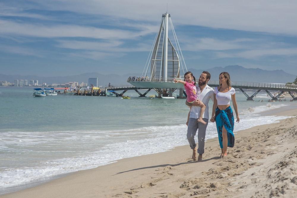 Tropicana Hotel Puerto Vallarta Bagian luar foto