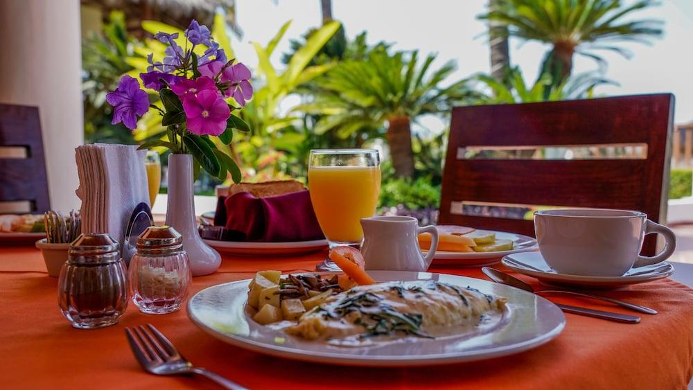 Tropicana Hotel Puerto Vallarta Bagian luar foto