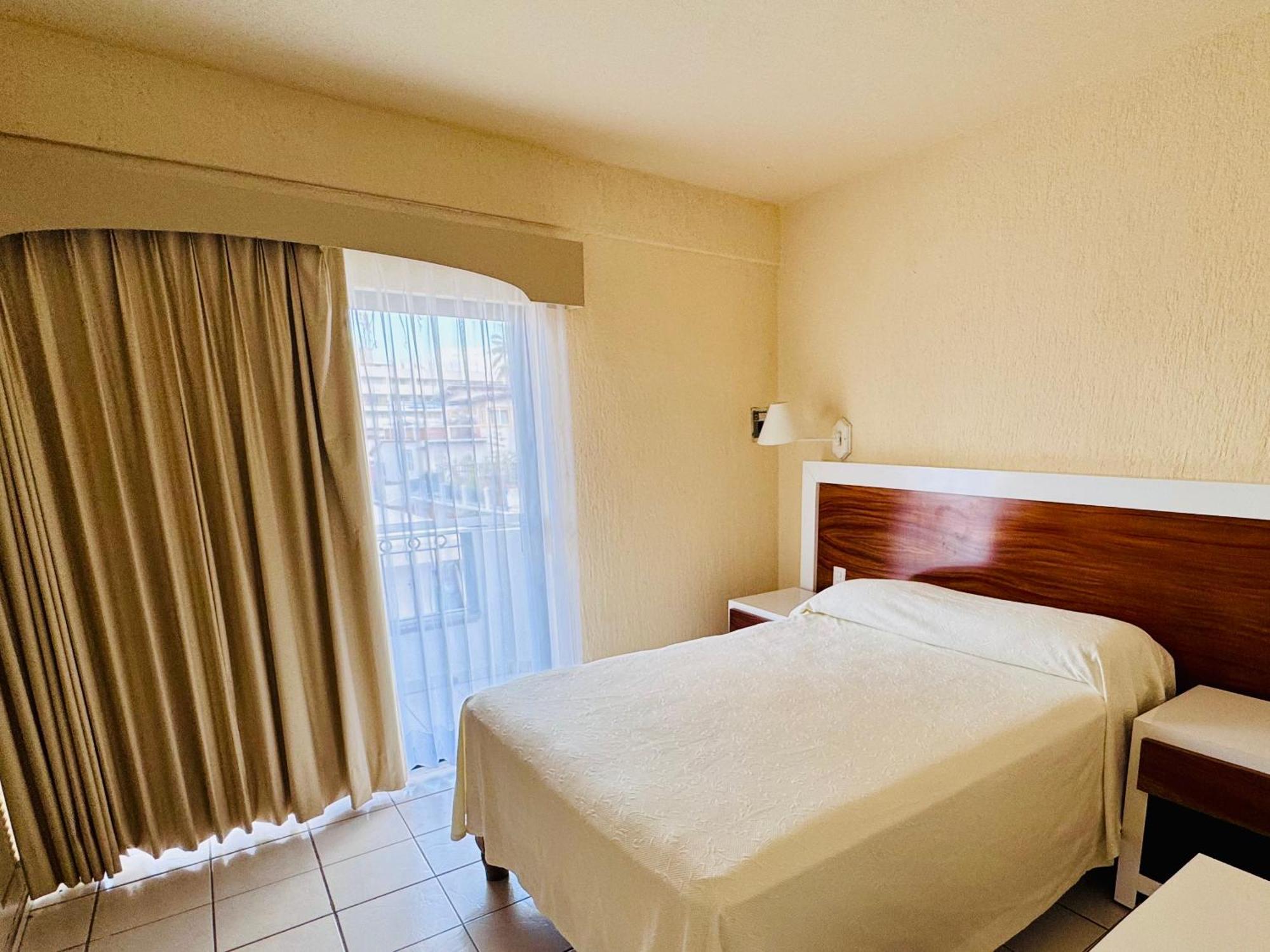 Tropicana Hotel Puerto Vallarta Bagian luar foto